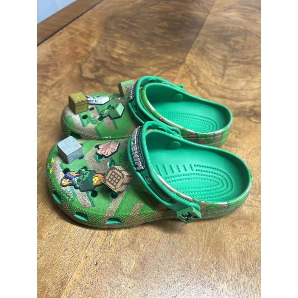 Minecraft Crocs Juniors Size 5 Meets Adventure LIMITED EDITION Beach Shoes Green - Picture 4 of 6